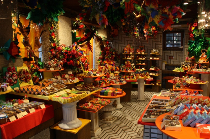 vente-ST CYR SUR MER-min_candy_store_chocolate_shop_chocolate_switzerland-393515